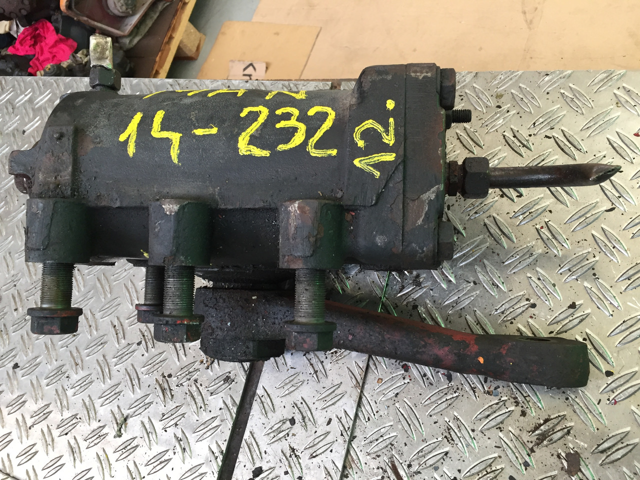 Gebrauchtes Lenkgetriebe MAN F90, 14.232, Artikel - Nr.: 81.9999 - 9999 - Vairo pavara - Sunkvežimis: foto 1 Gebrauchtes Lenkgetriebe MAN F90, 14.232, Artikel - Nr.: 81.9999 - 9999 - Vairo pavara - Sunkvežimis: foto 1