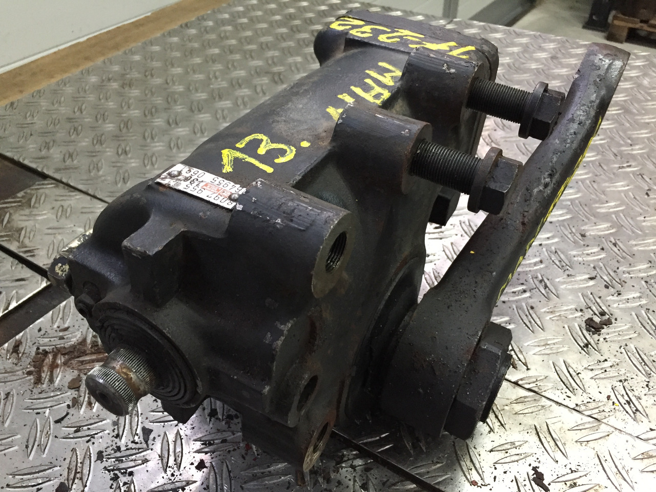 Gebrauchtes Lenkgetriebe MAN F90, 17.232, Artikel - Nr.: 81.9999 - 9999 - Vairo pavara - Sunkvežimis: foto 2 Gebrauchtes Lenkgetriebe MAN F90, 17.232, Artikel - Nr.: 81.9999 - 9999 - Vairo pavara - Sunkvežimis: foto 2