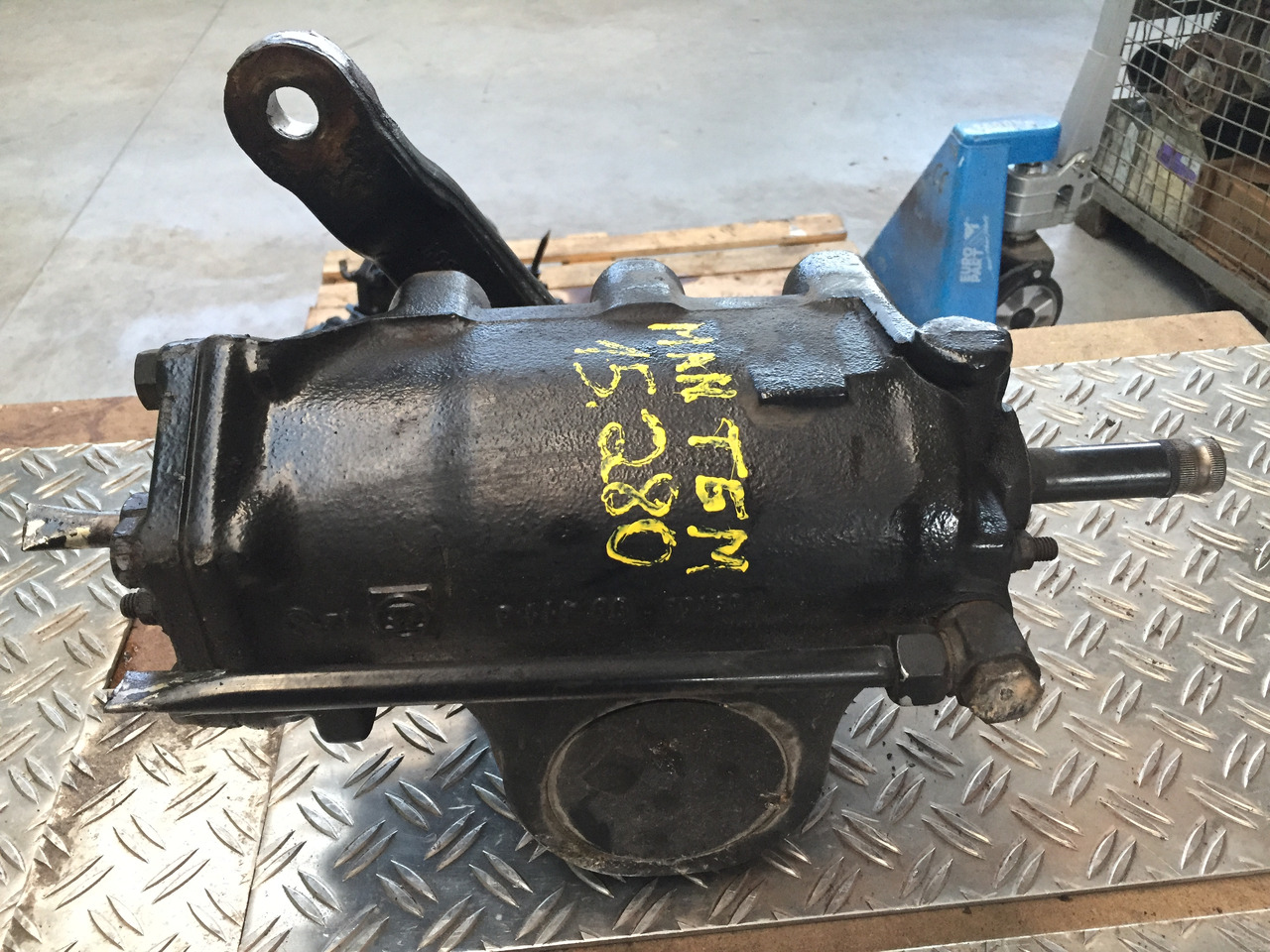 Gebrauchtes Lenkgetriebe, MAN TGM 15.280, Artikel - Nr. : 85.46200 - 6019 - Vairo pavara - Sunkvežimis: foto 1 Gebrauchtes Lenkgetriebe, MAN TGM 15.280, Artikel - Nr. : 85.46200 - 6019 - Vairo pavara - Sunkvežimis: foto 1