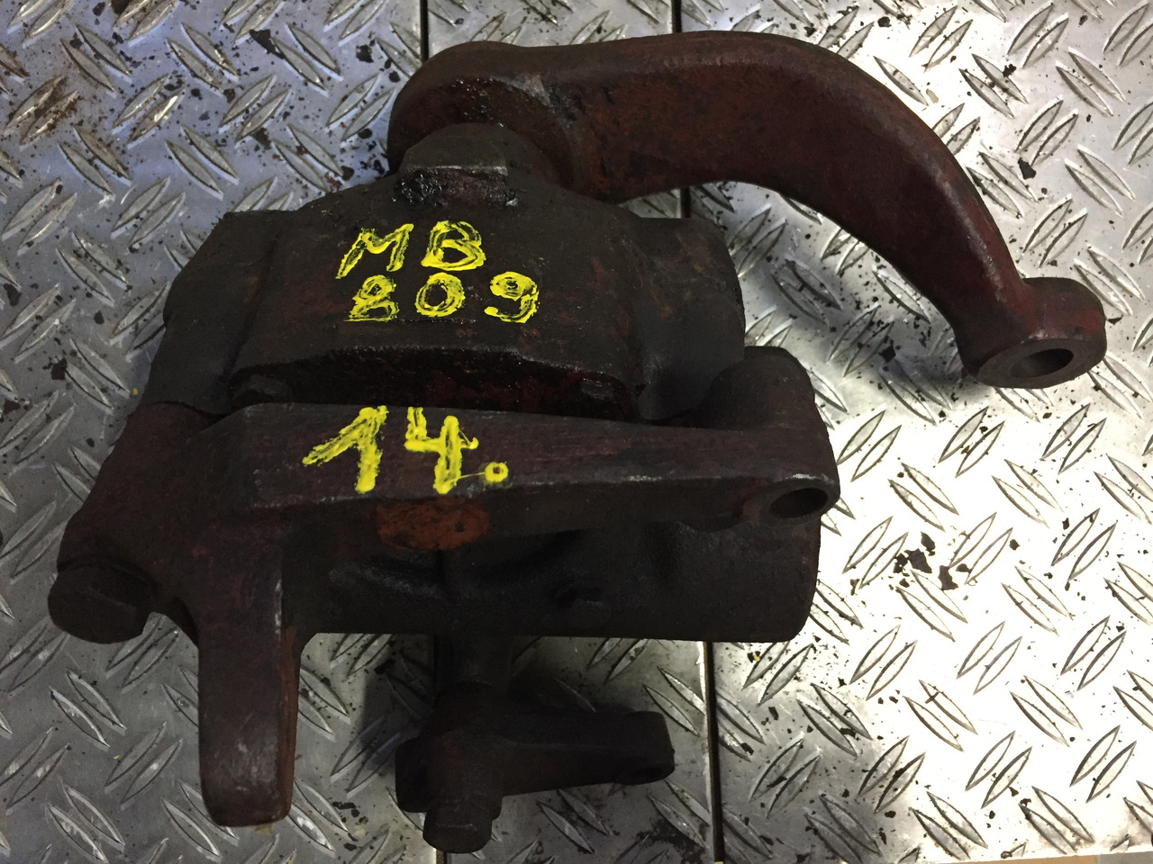 Vairo pavara - Sunkvežimis Gebrauchtes Lenkgetriebe MB 809 D, Typ LS 3 D, Artikel - Nr.: A 670 460 00 01: foto 6 Vairo pavara - Sunkvežimis Gebrauchtes Lenkgetriebe MB 809 D, Typ LS 3 D, Artikel - Nr.: A 670 460 00 01: foto 6