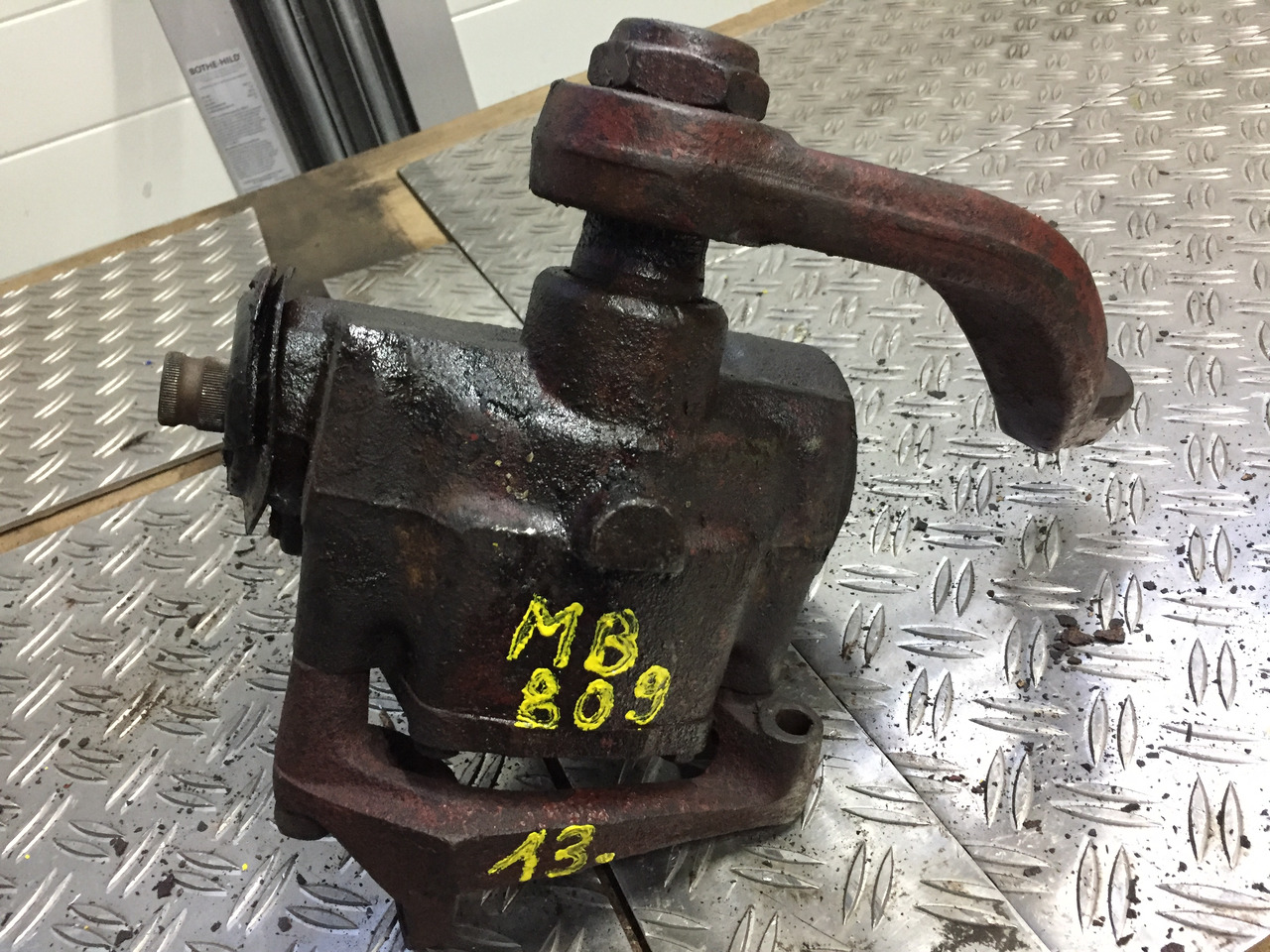 Vairo pavara - Sunkvežimis Gebrauchtes Lenkgetriebe MB 809 D, Typ LS 3 D, Artikel - Nr.: A 670 460 00 01: foto 7 Vairo pavara - Sunkvežimis Gebrauchtes Lenkgetriebe MB 809 D, Typ LS 3 D, Artikel - Nr.: A 670 460 00 01: foto 7