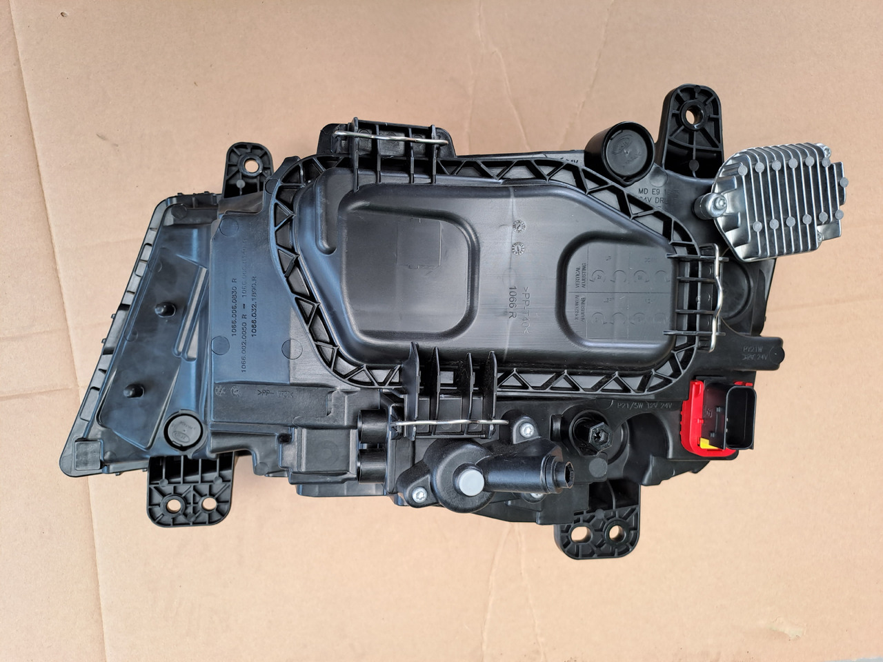 ---Neuw. Hauptscheinwerfer MAN TG3 rechts, Leuchtweitenverstellung, Artikel - Nr. : 81.25101 - 6738 - Priekinis žibintas - Sunkvežimis: foto 5 ---Neuw. Hauptscheinwerfer MAN TG3 rechts, Leuchtweitenverstellung, Artikel - Nr. : 81.25101 - 6738 - Priekinis žibintas - Sunkvežimis: foto 5