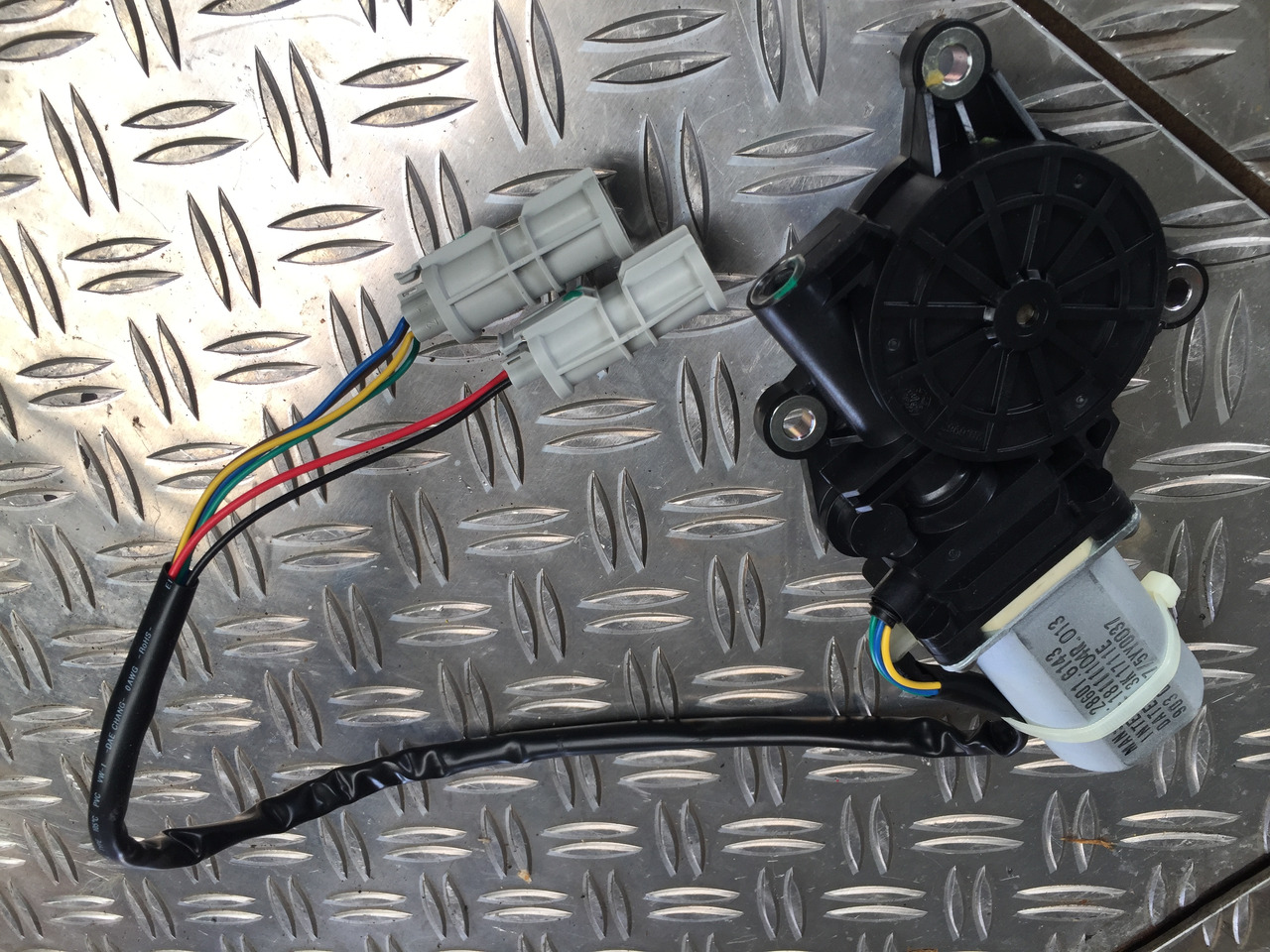 Neuwertiger MAN TGA Elektrischer Fensterheber Motor, Artikel - Nr. : 81.28601 - 6143 - Stiklo pakelejas - Sunkvežimis: foto 1 Neuwertiger MAN TGA Elektrischer Fensterheber Motor, Artikel - Nr. : 81.28601 - 6143 - Stiklo pakelejas - Sunkvežimis: foto 1