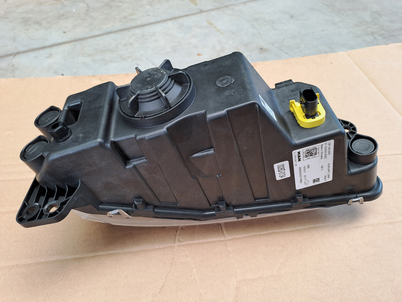 Neuwertiger Nebelscheinwerfer MAN TG3 rechts, Artikel - Nr. : 81.25204 - 0002 / 0001 - Rūko žibintas - Sunkvežimis: foto 2 Neuwertiger Nebelscheinwerfer MAN TG3 rechts, Artikel - Nr. : 81.25204 - 0002 / 0001 - Rūko žibintas - Sunkvežimis: foto 2