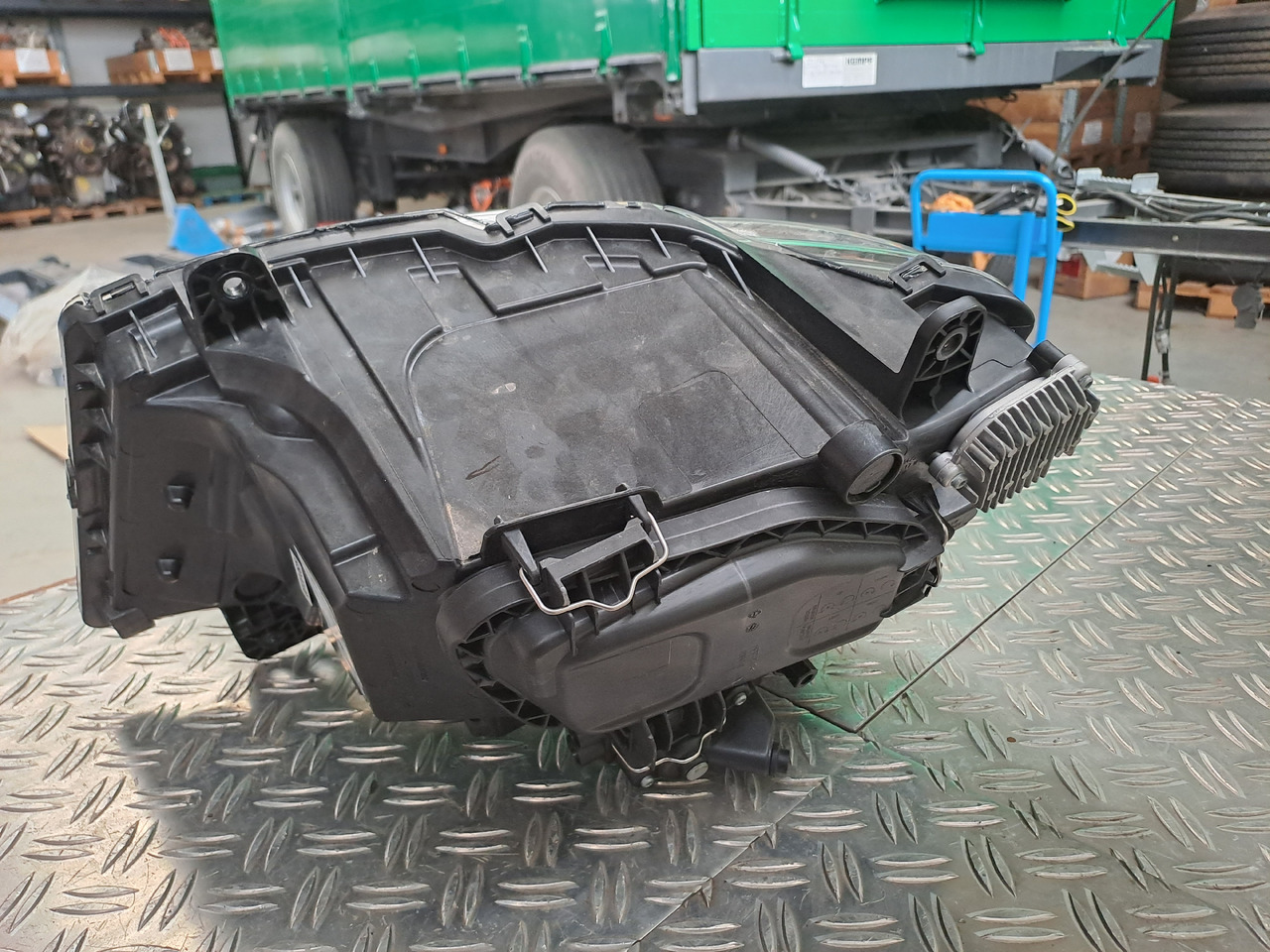 ---Neuwertiger Scheinwerfer und Träger MAN TG3 / TGS / TGX, Artikel - Nr. : 81.25101 - 6738 - Priekinis žibintas - Sunkvežimis: foto 3 ---Neuwertiger Scheinwerfer und Träger MAN TG3 / TGS / TGX, Artikel - Nr. : 81.25101 - 6738 - Priekinis žibintas - Sunkvežimis: foto 3