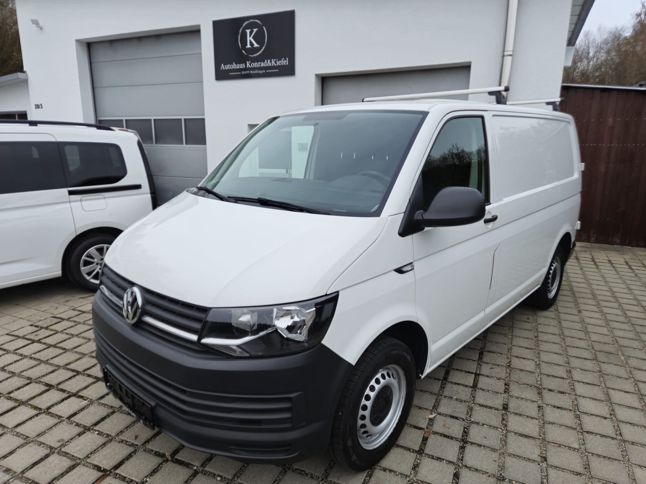 VOLKSWAGEN T6 Transporter Kasten-Kombi Standheizung - Krovininis mikroautobusas: foto 1 VOLKSWAGEN T6 Transporter Kasten-Kombi Standheizung - Krovininis mikroautobusas: foto 1