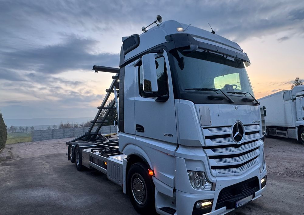 Mercedes-Benz ACTROS / 2553 / ACC / E 6 / MP 5 /TIPPER, BDF ,WYWROT / RETARDER/ GIGA SPACE/Niski Przebieg 366 Tys Km! ASO - Furgonas sunkvežimis: foto 4 Mercedes-Benz ACTROS / 2553 / ACC / E 6 / MP 5 /TIPPER, BDF ,WYWROT / RETARDER/ GIGA SPACE/Niski Przebieg 366 Tys Km! ASO - Furgonas sunkvežimis: foto 4