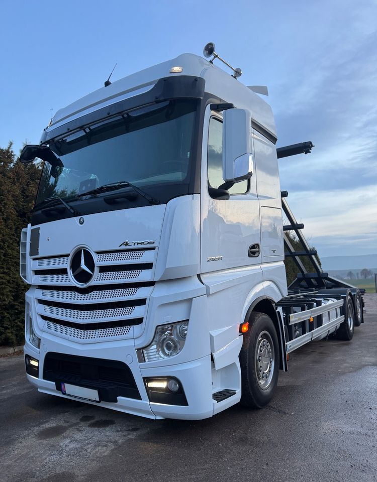 Mercedes-Benz ACTROS / 2553 / ACC / E 6 / MP 5 /TIPPER, BDF ,WYWROT / RETARDER/ GIGA SPACE/Niski Przebieg 366 Tys Km! ASO - Furgonas sunkvežimis: foto 1 Mercedes-Benz ACTROS / 2553 / ACC / E 6 / MP 5 /TIPPER, BDF ,WYWROT / RETARDER/ GIGA SPACE/Niski Przebieg 366 Tys Km! ASO - Furgonas sunkvežimis: foto 1
