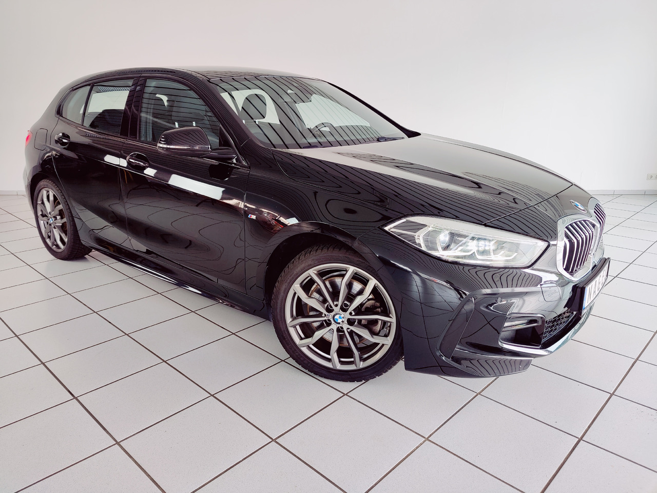 BMW 120 i M Sport RTTI LiveCockpit Head-up Navi - Sedanas: foto 3 BMW 120 i M Sport RTTI LiveCockpit Head-up Navi - Sedanas: foto 3