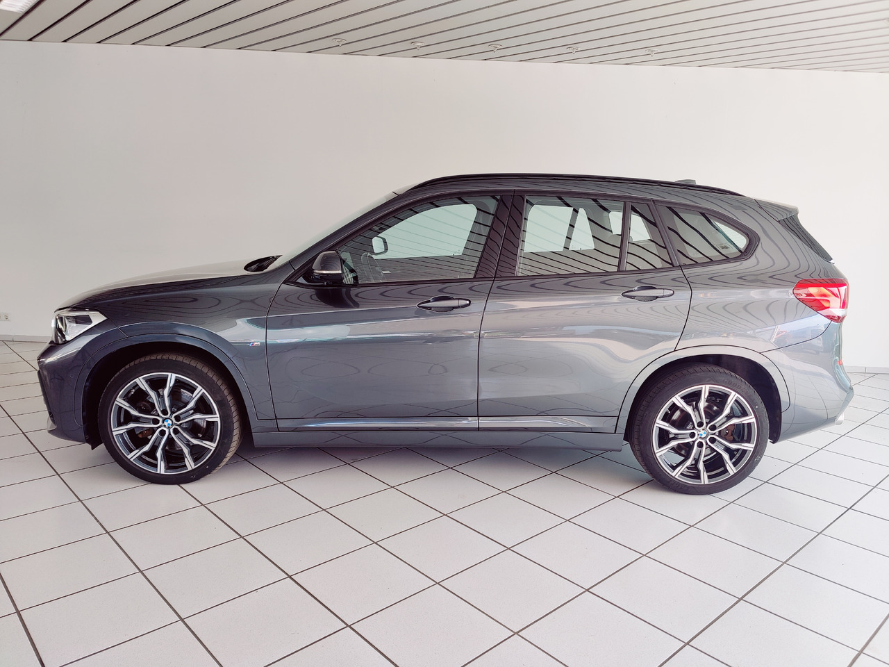 BMW X1 xDrive 20 d M Sport Navi Ambiente PDC SHZ Apple Android - Visureigis: foto 5 BMW X1 xDrive 20 d M Sport Navi Ambiente PDC SHZ Apple Android - Visureigis: foto 5