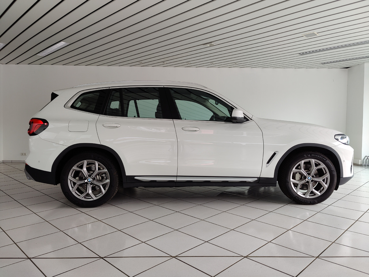 BMW X3 xDrive 30 i Live-Cockpit DAB Leder HiFi Headup - Visureigis: foto 5 BMW X3 xDrive 30 i Live-Cockpit DAB Leder HiFi Headup - Visureigis: foto 5