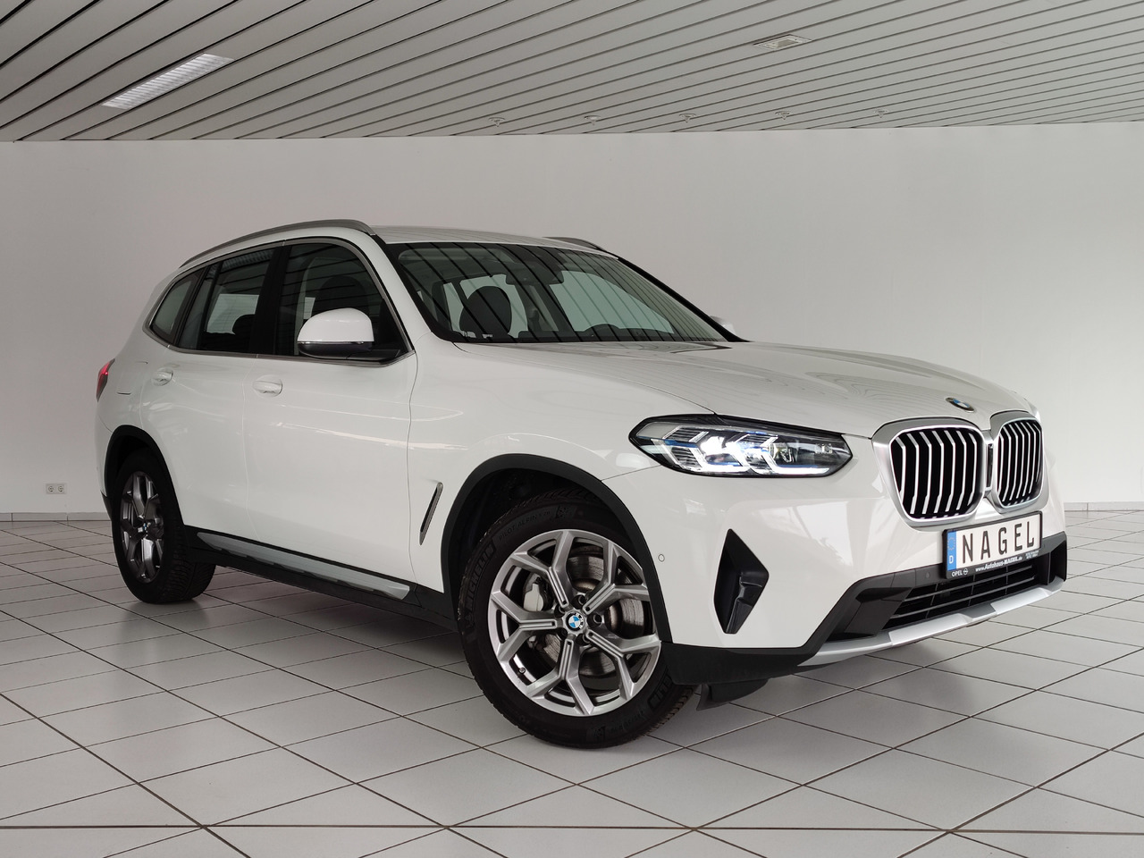 BMW X3 xDrive 30 i Live-Cockpit DAB Leder HiFi Headup - Visureigis: foto 3 BMW X3 xDrive 30 i Live-Cockpit DAB Leder HiFi Headup - Visureigis: foto 3