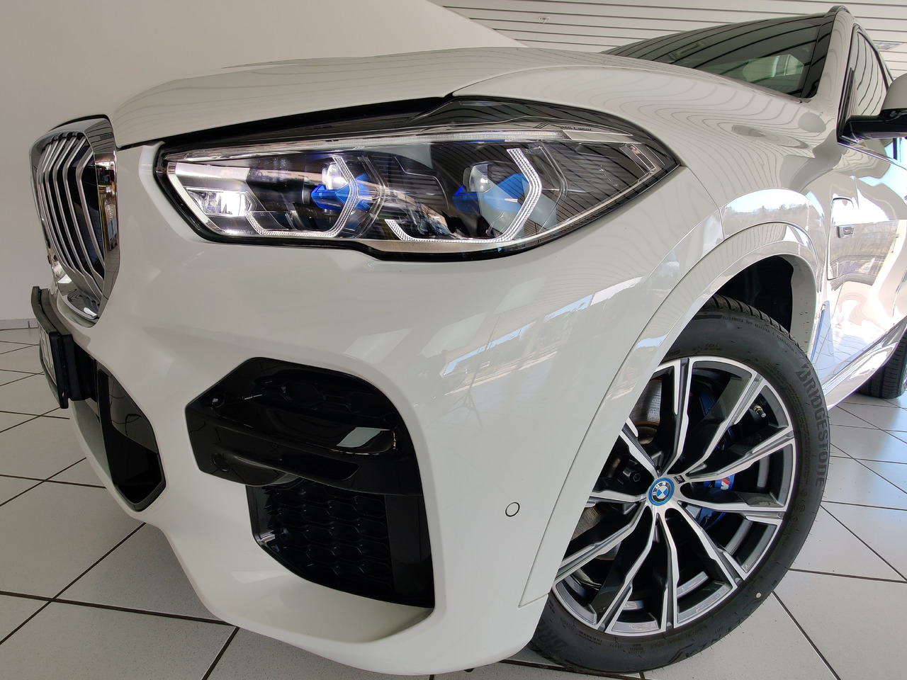 BMW X5 xDrive 45 e M Sport HiFi HUD Pano Leder Laser - Visureigis: foto 2 BMW X5 xDrive 45 e M Sport HiFi HUD Pano Leder Laser - Visureigis: foto 2