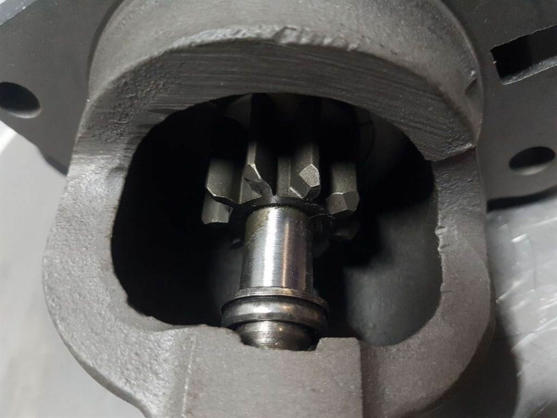 Deutz 912/913-24V 9T 4,0KW-Starter/Anlasser/Startmotor - Variklis - Statybinė technika: foto 4 Deutz 912/913-24V 9T 4,0KW-Starter/Anlasser/Startmotor - Variklis - Statybinė technika: foto 4