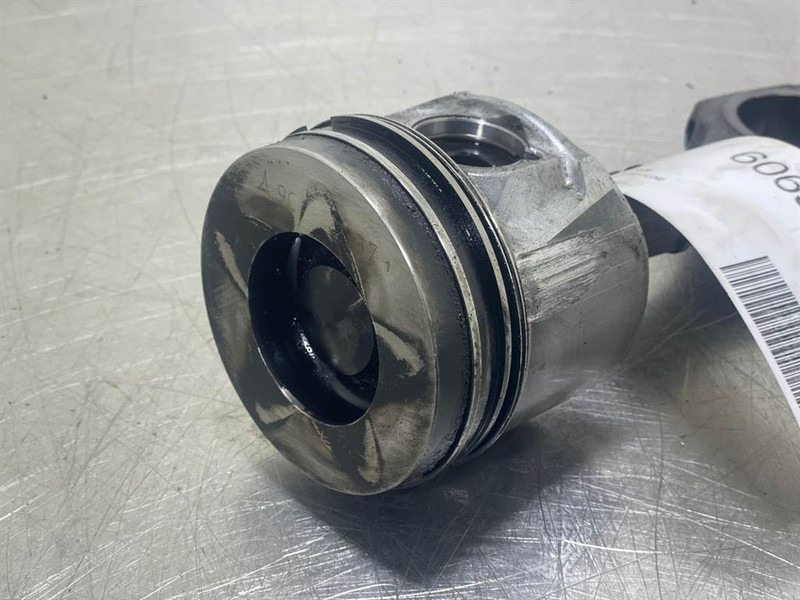 Deutz TD2011L04I - Piston/Kolben/Zuiger - Variklis - Statybinė technika: foto 2 Deutz TD2011L04I - Piston/Kolben/Zuiger - Variklis - Statybinė technika: foto 2