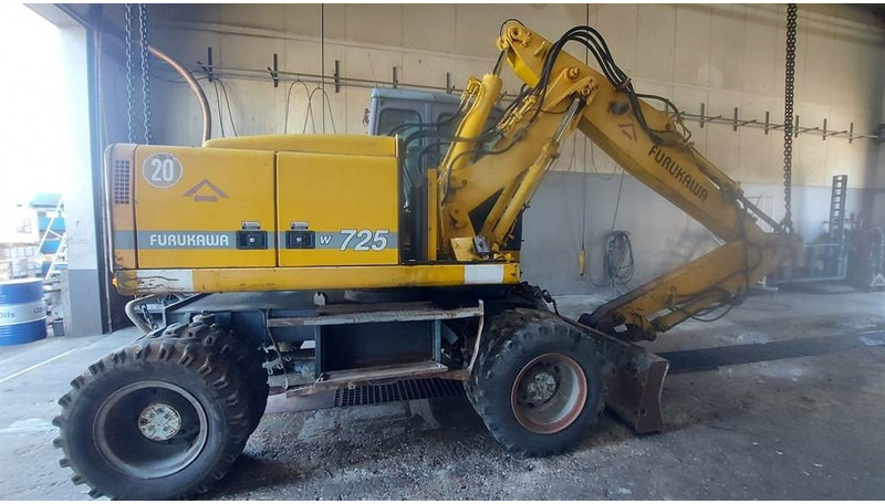 Furukawa W 725 LS (For parts) - Ratinis ekskavatorius: foto 2 Furukawa W 725 LS (For parts) - Ratinis ekskavatorius: foto 2