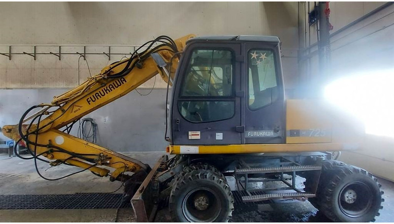 Furukawa W 725 LS (For parts) - Ratinis ekskavatorius: foto 4 Furukawa W 725 LS (For parts) - Ratinis ekskavatorius: foto 4