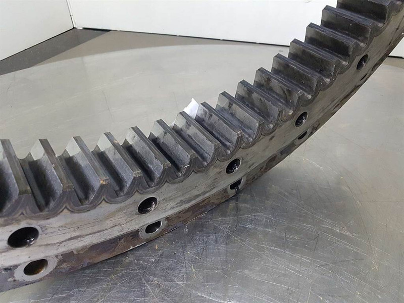 Furukawa W725LS - Slewing ring/Drehkranz/Draaikrans - Rėmas/ Važiuoklė - Statybinė technika: foto 4 Furukawa W725LS - Slewing ring/Drehkranz/Draaikrans - Rėmas/ Važiuoklė - Statybinė technika: foto 4