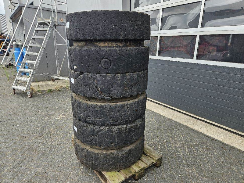 Liebherr 10.00-20 - Tire/Reifen/Band - Padangos ir ratlankiai - Statybinė technika: foto 2 Liebherr 10.00-20 - Tire/Reifen/Band - Padangos ir ratlankiai - Statybinė technika: foto 2