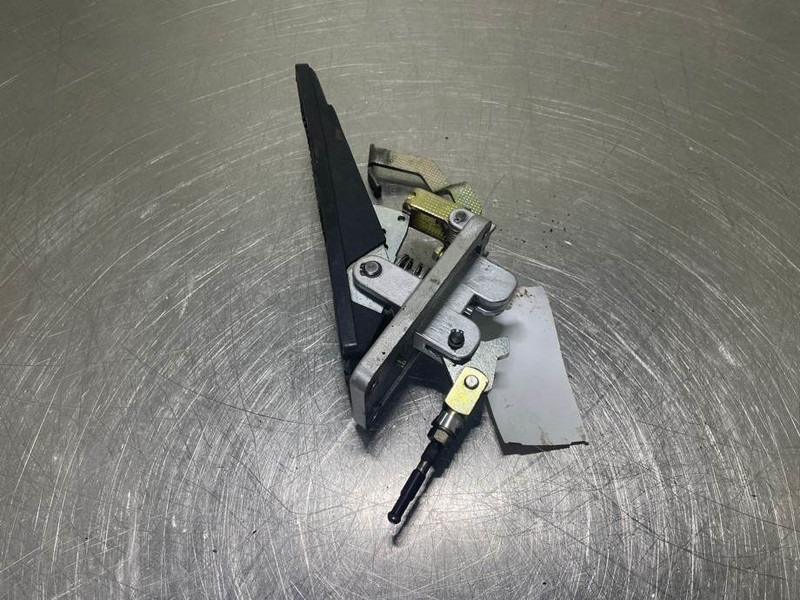 Liebherr A316-5006144-Brake pedal - Kabina ir interjeras - Statybinė technika: foto 2 Liebherr A316-5006144-Brake pedal - Kabina ir interjeras - Statybinė technika: foto 2