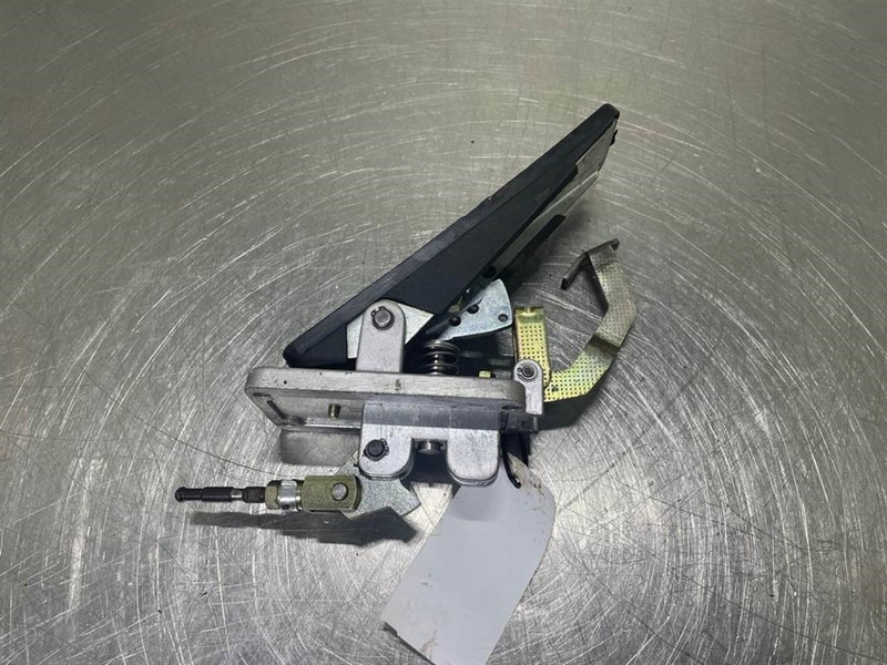 Liebherr A316-5006144-Brake pedal - Kabina ir interjeras - Statybinė technika: foto 1 Liebherr A316-5006144-Brake pedal - Kabina ir interjeras - Statybinė technika: foto 1