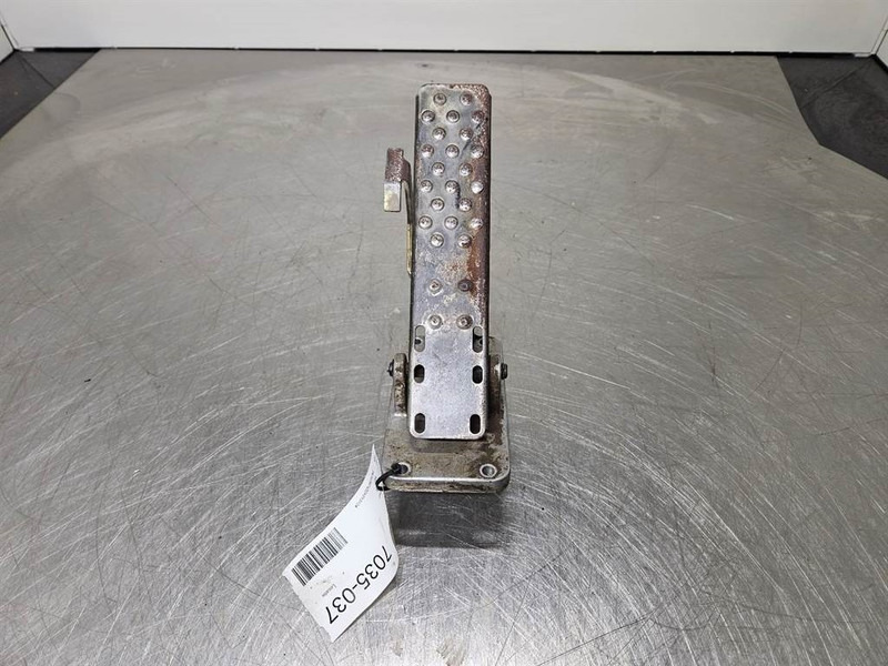 Liebherr A924B-7024466-Brake pedal/Bremspedal/Rempedaal - Kabina ir interjeras - Statybinė technika: foto 2 Liebherr A924B-7024466-Brake pedal/Bremspedal/Rempedaal - Kabina ir interjeras - Statybinė technika: foto 2
