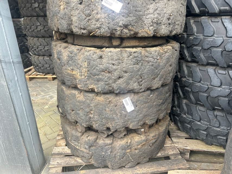 Liebherr A934C-12.00-20-Tire/Reifen/Band - Padangos ir ratlankiai - Statybinė technika: foto 2 Liebherr A934C-12.00-20-Tire/Reifen/Band - Padangos ir ratlankiai - Statybinė technika: foto 2