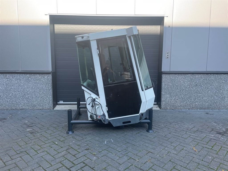 Liebherr L514 Speeder-9841079-Cabin/Kabine/Cabine - Kabina ir interjeras - Statybinė technika: foto 3 Liebherr L514 Speeder-9841079-Cabin/Kabine/Cabine - Kabina ir interjeras - Statybinė technika: foto 3