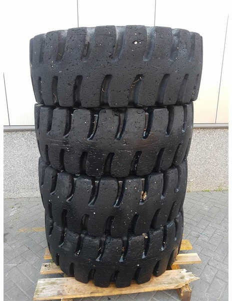 Liebherr L514 Stereo-Goodyear 17.5R25-Tire/Reifen/Band - Padanga - Statybinė technika: foto 2 Liebherr L514 Stereo-Goodyear 17.5R25-Tire/Reifen/Band - Padanga - Statybinė technika: foto 2