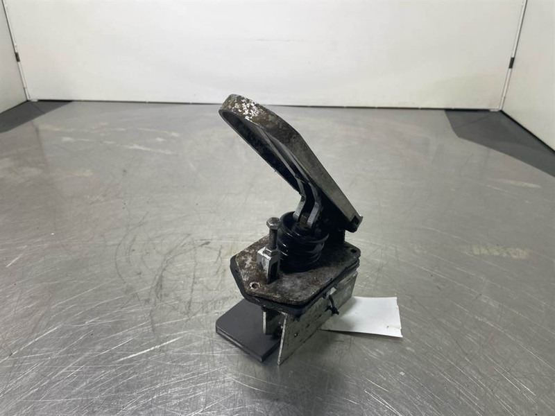 O & K L25.5 - Gas pedal/Fusspedal/Gaspedaal - Kabina ir interjeras - Statybinė technika: foto 2 O & K L25.5 - Gas pedal/Fusspedal/Gaspedaal - Kabina ir interjeras - Statybinė technika: foto 2