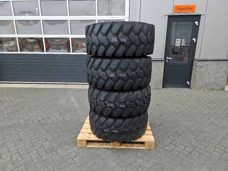 Schaeff SKL834-Firestone 405/70R18-Tire/Reifen/Band - Padangos ir ratlankiai - Statybinė technika: foto 1 Schaeff SKL834-Firestone 405/70R18-Tire/Reifen/Band - Padangos ir ratlankiai - Statybinė technika: foto 1