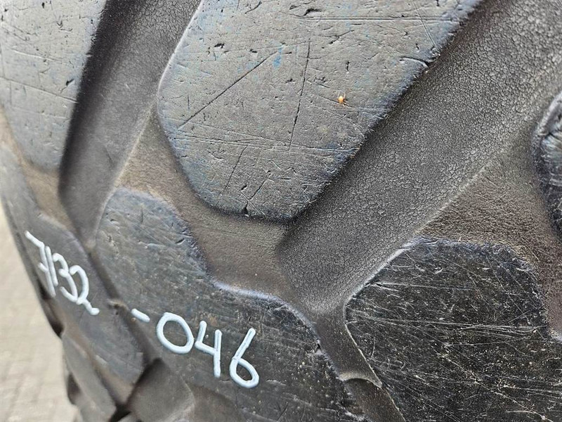 Schaeff SKL834-Firestone 405/70R18-Tire/Reifen/Band - Padangos ir ratlankiai - Statybinė technika: foto 4 Schaeff SKL834-Firestone 405/70R18-Tire/Reifen/Band - Padangos ir ratlankiai - Statybinė technika: foto 4