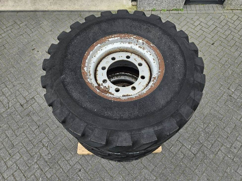 Schaeff SKL834-Firestone 405/70R18-Tire/Reifen/Band - Padangos ir ratlankiai - Statybinė technika: foto 5 Schaeff SKL834-Firestone 405/70R18-Tire/Reifen/Band - Padangos ir ratlankiai - Statybinė technika: foto 5