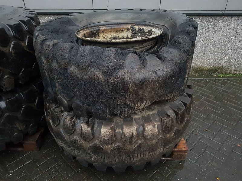 Terex TL210-Solideal 20.5-25-Tire/Reifen/Band - Padangos ir ratlankiai - Statybinė technika: foto 3 Terex TL210-Solideal 20.5-25-Tire/Reifen/Band - Padangos ir ratlankiai - Statybinė technika: foto 3