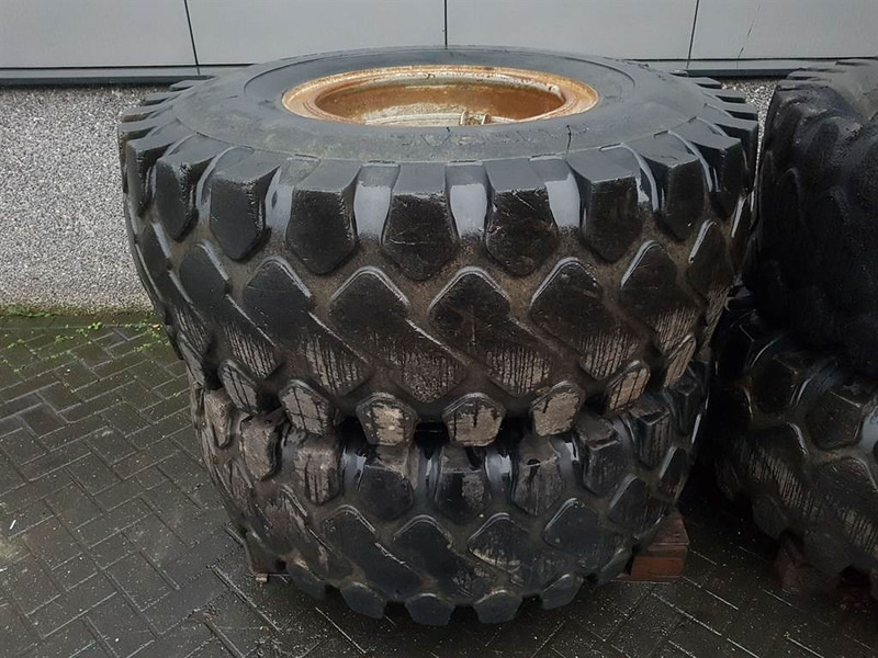 Terex TL210-Solideal 20.5-25-Tire/Reifen/Band - Padangos ir ratlankiai - Statybinė technika: foto 2 Terex TL210-Solideal 20.5-25-Tire/Reifen/Band - Padangos ir ratlankiai - Statybinė technika: foto 2