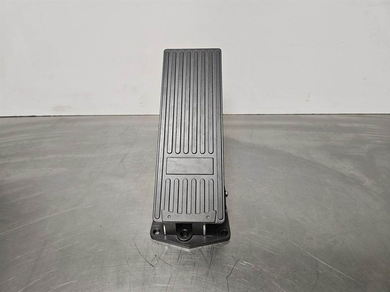 Terex TL260-5350260006-Gas pedal/Fusspedal/Gaspedaal - Elektros sistema - Statybinė technika: foto 2 Terex TL260-5350260006-Gas pedal/Fusspedal/Gaspedaal - Elektros sistema - Statybinė technika: foto 2