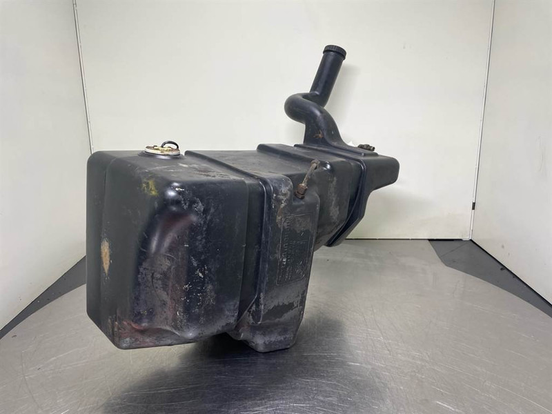 Volvo L30D-VOE11370525-Fuel tank/Kraftstofftank/Tank - Rėmas/ Važiuoklė - Statybinė technika: foto 4 Volvo L30D-VOE11370525-Fuel tank/Kraftstofftank/Tank - Rėmas/ Važiuoklė - Statybinė technika: foto 4