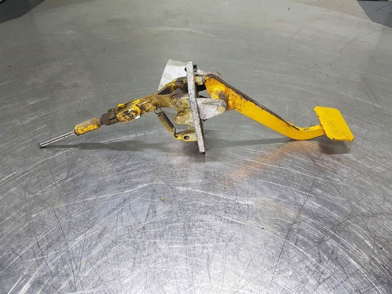 Zettelmeyer ZL1001 - Brake pedal - Kabina ir interjeras - Statybinė technika: foto 3 Zettelmeyer ZL1001 - Brake pedal - Kabina ir interjeras - Statybinė technika: foto 3