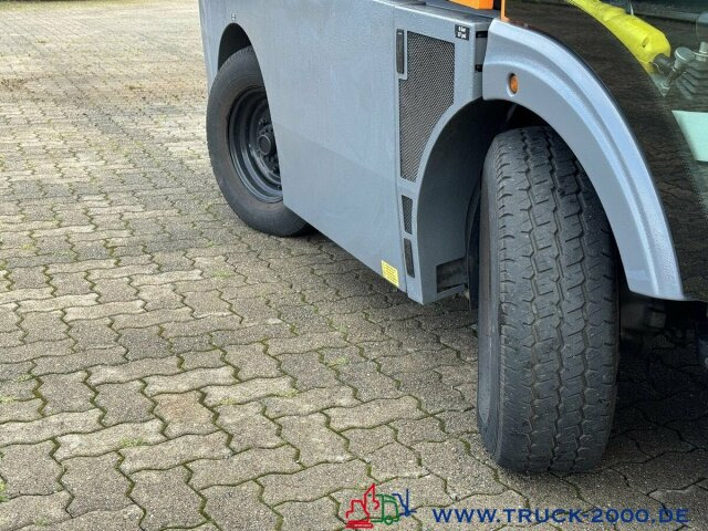 DULEVO 2000 3 Besen- 4x4Allrad- 4 Radlenkung - Gatvių šlavimo mašina: foto 4 DULEVO 2000 3 Besen- 4x4Allrad- 4 Radlenkung - Gatvių šlavimo mašina: foto 4