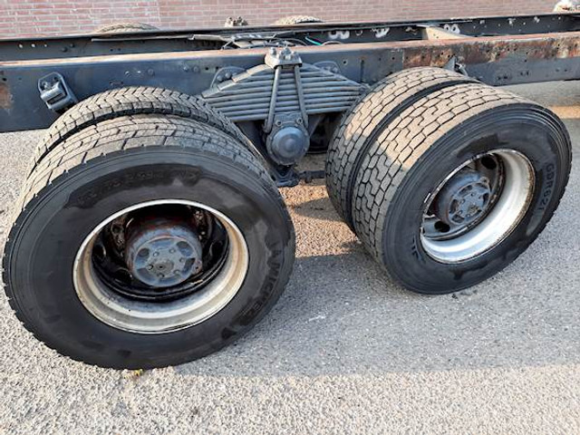 Volvo F 12 6*4 STEEL SUSPENSION - Važiuoklės sunkvežimis: foto 2 Volvo F 12 6*4 STEEL SUSPENSION - Važiuoklės sunkvežimis: foto 2
