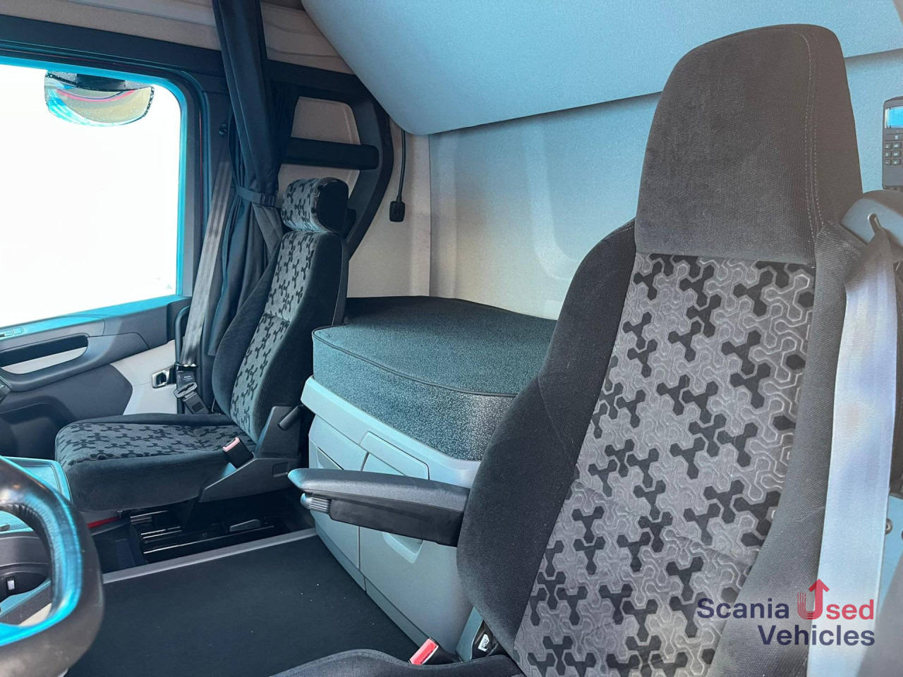 SCANIA R 410 A4x2NA RETARDER LED NAVI - Vilkikas: foto 3 SCANIA R 410 A4x2NA RETARDER LED NAVI - Vilkikas: foto 3