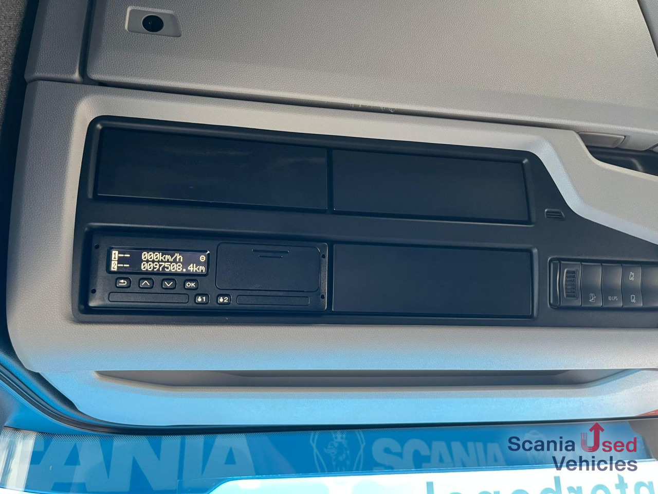 SCANIA R 450 A4x2NB DIFF-L RETARDER PARK AIRCO FULL AIR 8 - Vilkikas: foto 4 SCANIA R 450 A4x2NB DIFF-L RETARDER PARK AIRCO FULL AIR 8 - Vilkikas: foto 4