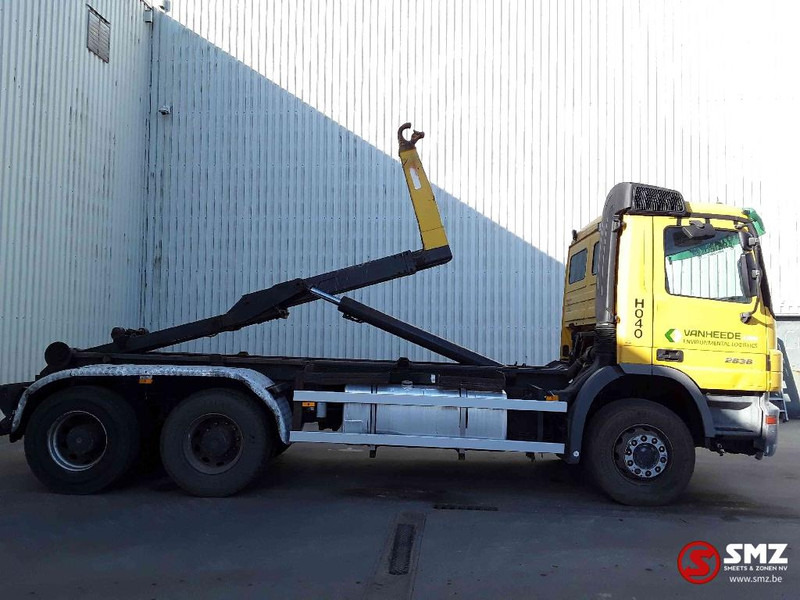 Mercedes-Benz Actros 2636 6x4 steel lames 3x - Konteineris-vežimus/ Sukeisti kūną sunkvežimis: foto 4 Mercedes-Benz Actros 2636 6x4 steel lames 3x - Konteineris-vežimus/ Sukeisti kūną sunkvežimis: foto 4