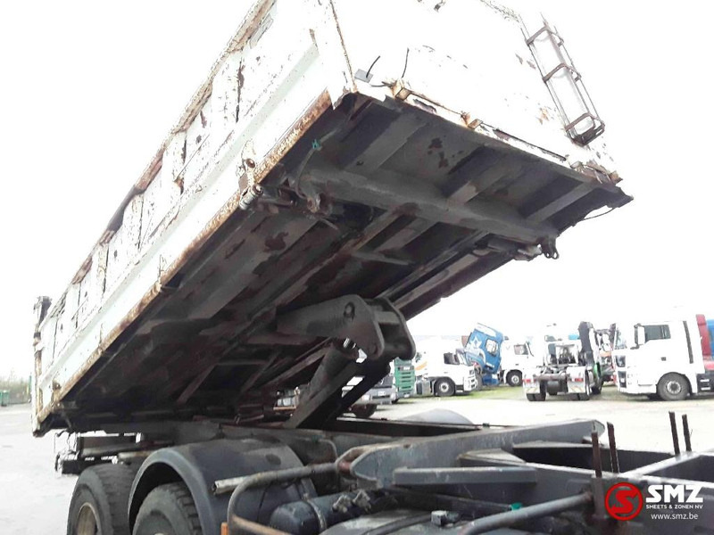 Savivartis sunkvežimis, Sunkvežimis su kranu Renault Kerax 420 6x4: foto 12
