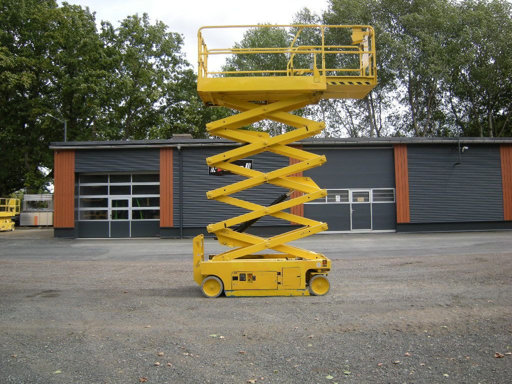 JLG 3246, Scherenarbeitsbühne, 11,9 m - Autobokštelio: foto 1 JLG 3246, Scherenarbeitsbühne, 11,9 m - Autobokštelio: foto 1
