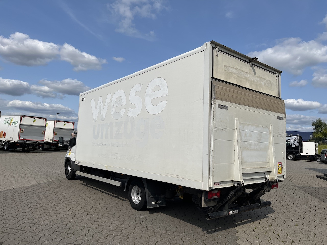 Iveco 70C18 Daily Koffer mit Ladebordwand - Furgonas su krovinių dėže: foto 3 Iveco 70C18 Daily Koffer mit Ladebordwand - Furgonas su krovinių dėže: foto 3