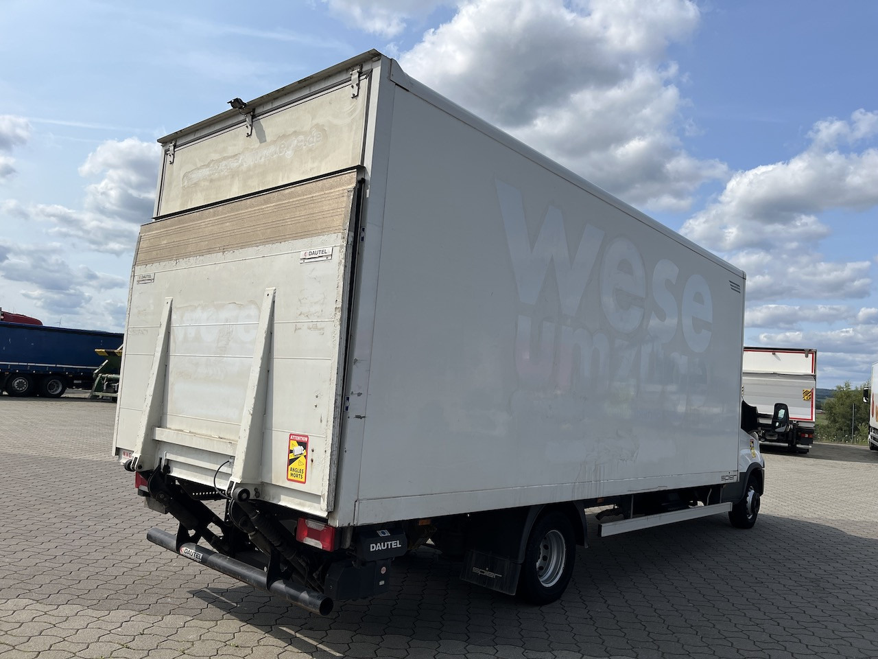Iveco 70C18 Daily Koffer mit Ladebordwand - Furgonas su krovinių dėže: foto 4 Iveco 70C18 Daily Koffer mit Ladebordwand - Furgonas su krovinių dėže: foto 4