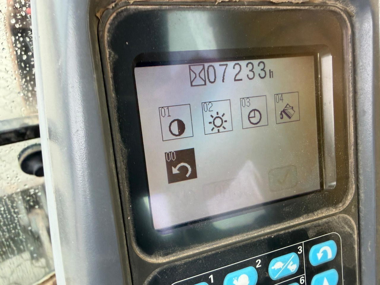 Komatsu PW 180 - 7 - Ratinis ekskavatorius: foto 2 Komatsu PW 180 - 7 - Ratinis ekskavatorius: foto 2