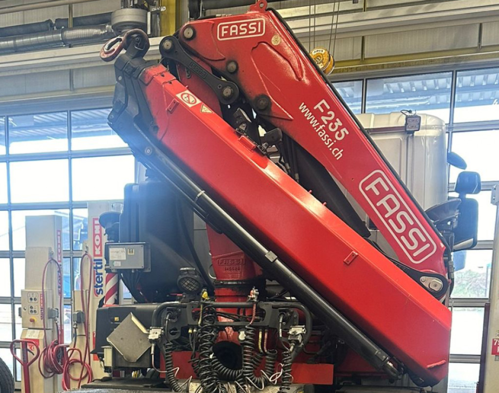 Palfinger FASSI F 235 A.2.23 Kran + Funk - Kranas-manipuliatorius: foto 1 Palfinger FASSI F 235 A.2.23 Kran + Funk - Kranas-manipuliatorius: foto 1
