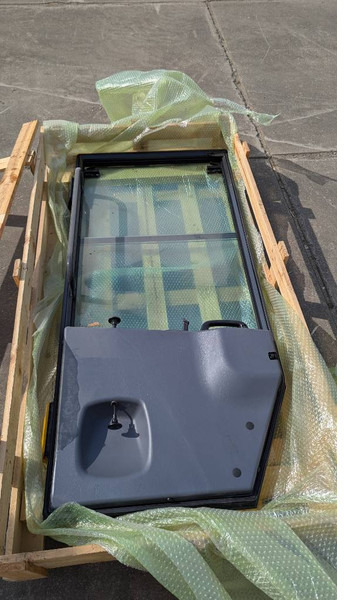 Komatsu WA100-5 DOOR ASSY 417-926-3106 - Kabina ir interjeras - Statybinė technika: foto 1 Komatsu WA100-5 DOOR ASSY 417-926-3106 - Kabina ir interjeras - Statybinė technika: foto 1